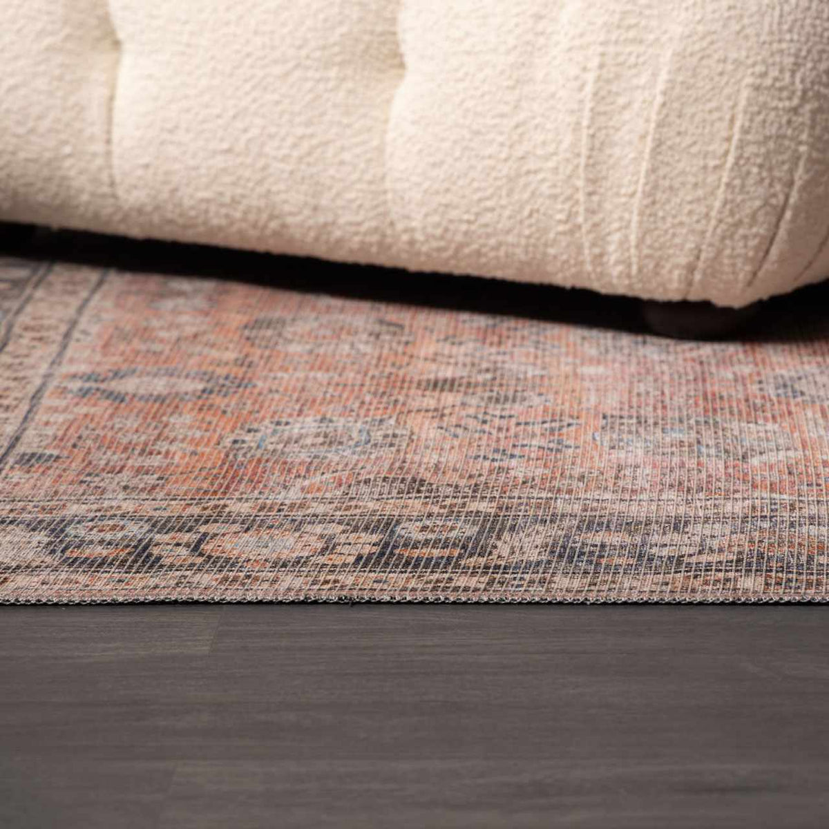 Ganyangan Traditional Washable Area Rug - Chenille Blend