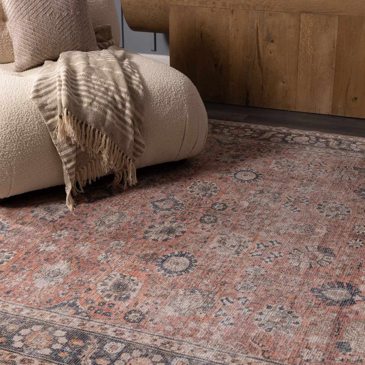 Ganyangan Traditional Washable Area Rug - Chenille Blend