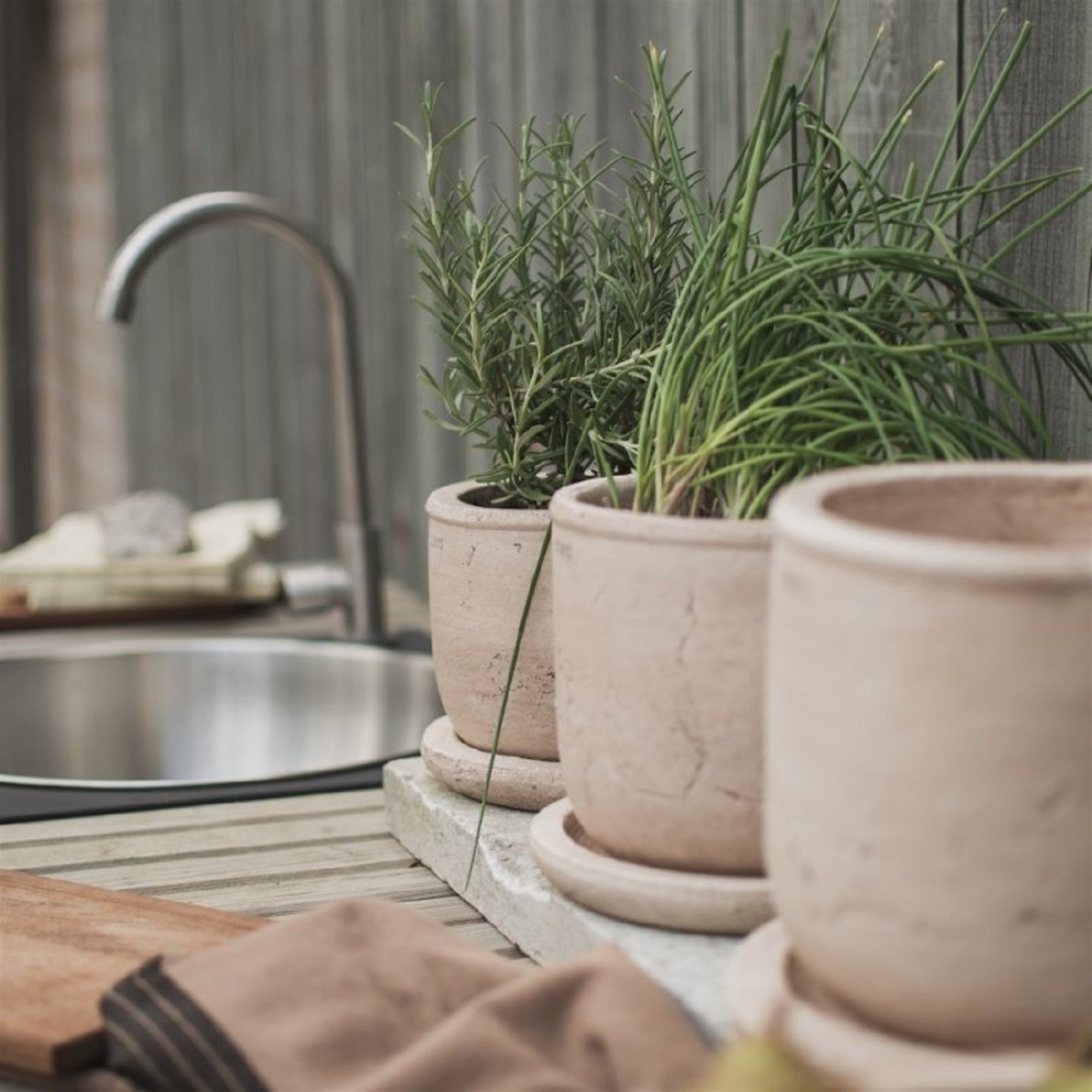 Sand Terracotta Planter Pot – Natural Clay Outdoor Planter (Multiple Sizes)