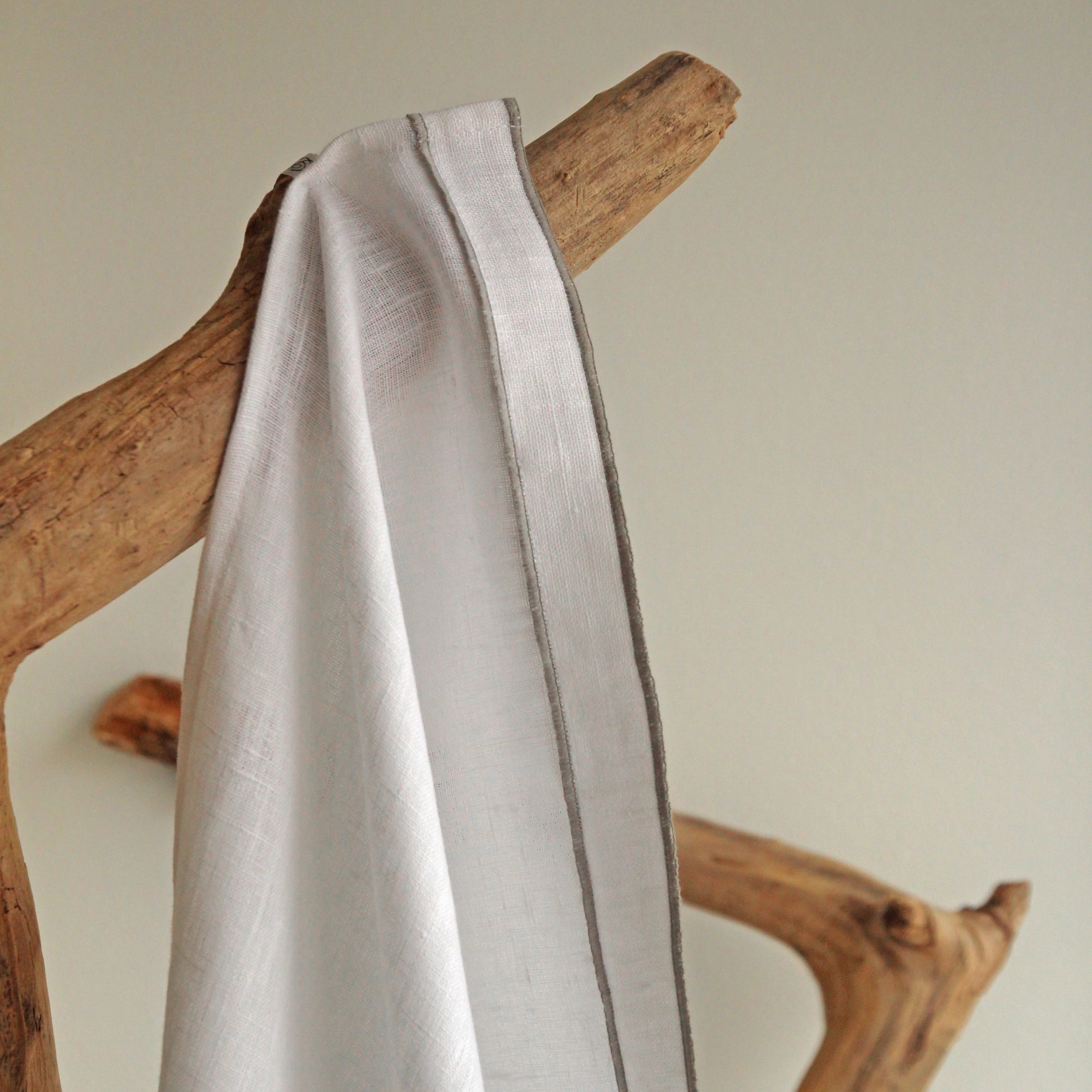 Luxury White Linen Tea Towels with Double Silver Stitching – Set of 6 (Leonardo)