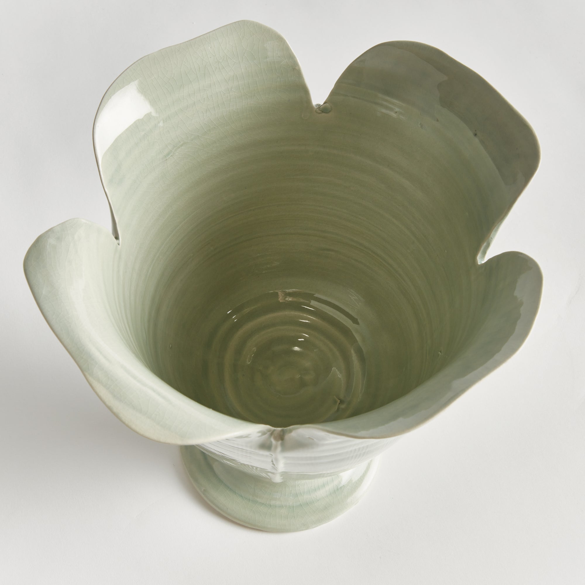 Handmade Italian Petalo Vase – Sculptural White Ceramic Centerpiece | Sorelle Rossi