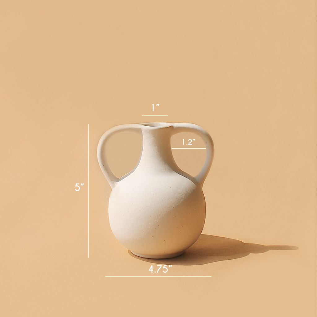 Sculptural neutral ceramic bowl with an organic handcrafted silhouette for timeless home decor | Sorelle Rossi Shoppe