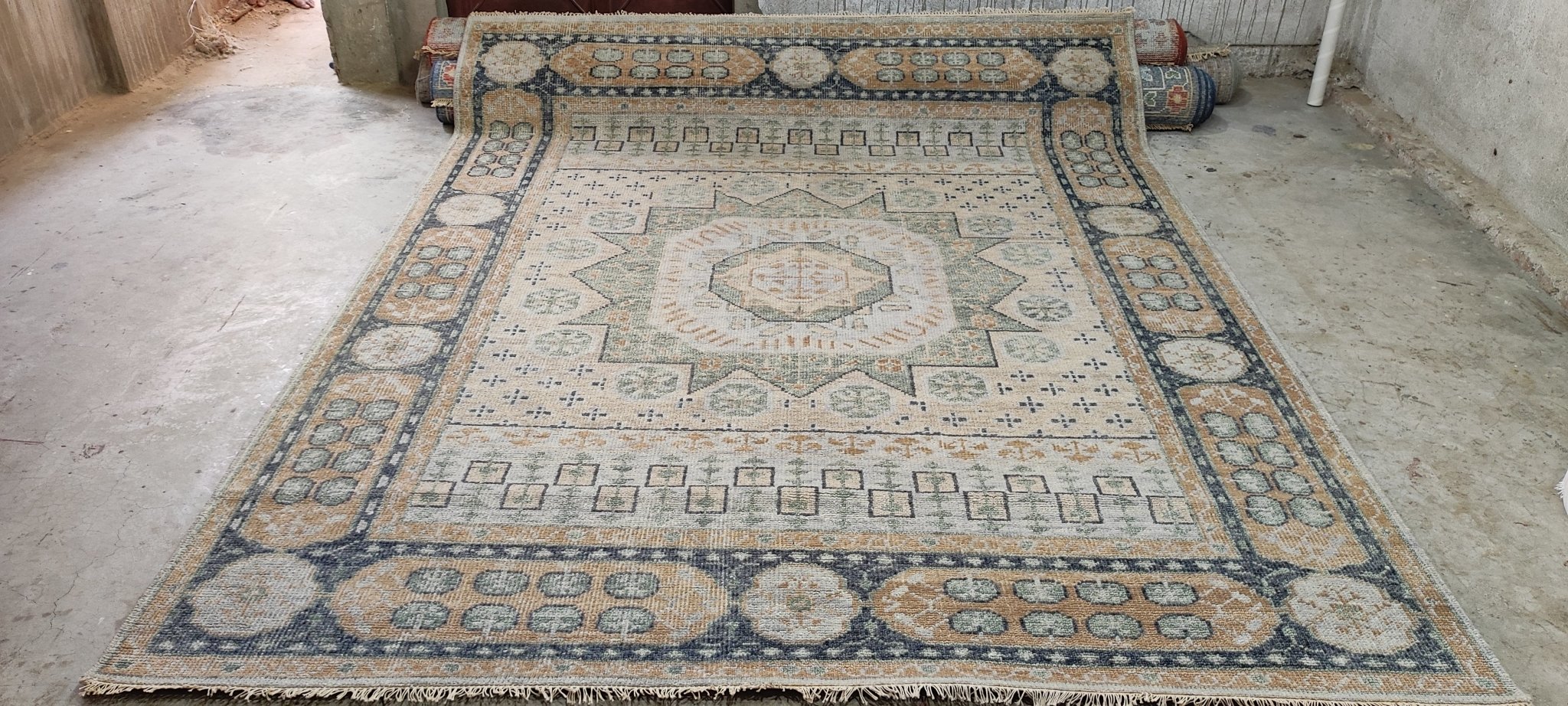 Aly Daly 8.3x10.3 Tan and Grey Hand-Knotted Oushak Rug