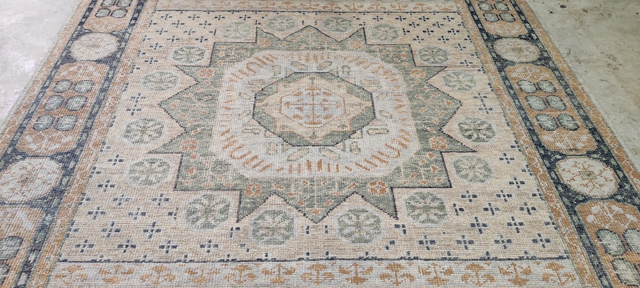 Aly Daly 8.3x10.3 Tan and Grey Hand-Knotted Oushak Rug