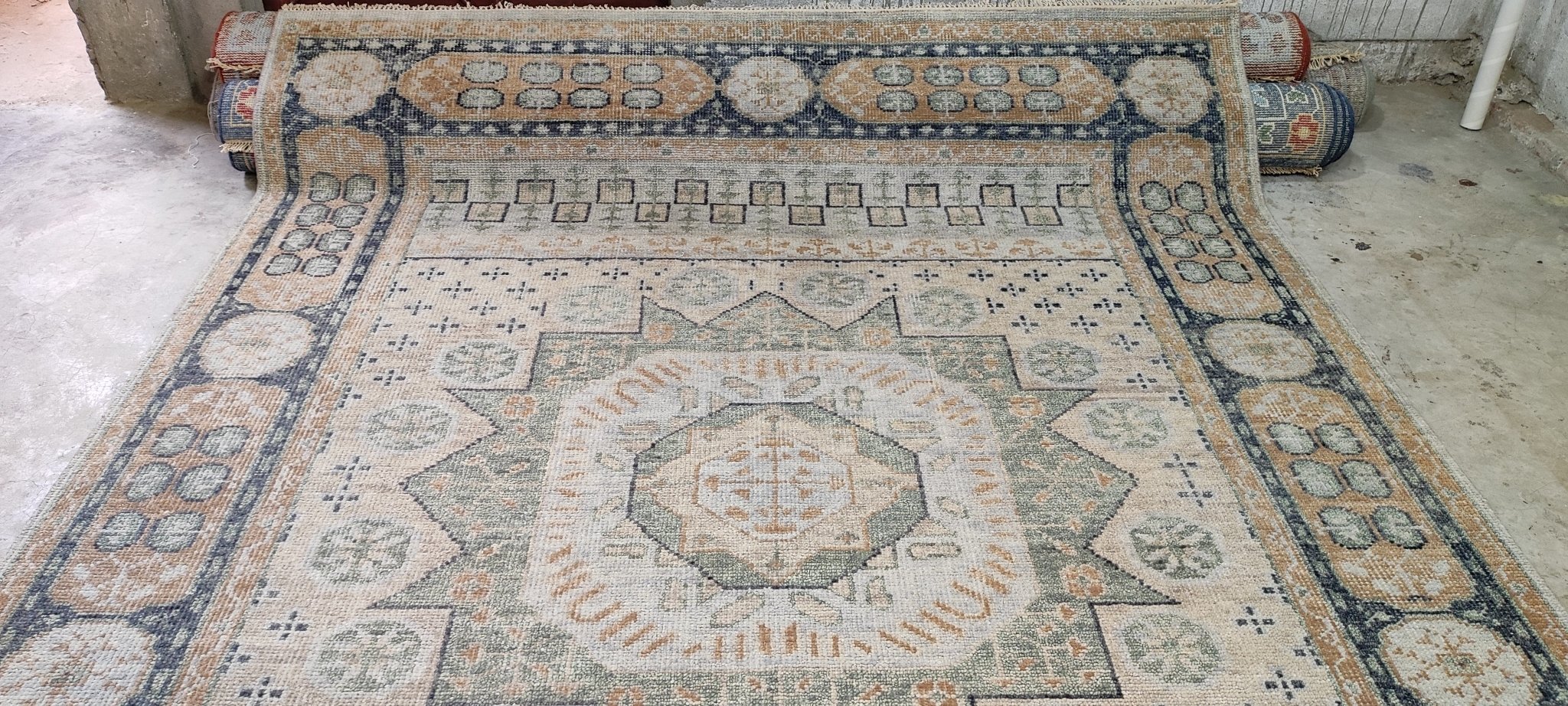 Aly Daly 8.3x10.3 Tan and Grey Hand-Knotted Oushak Rug