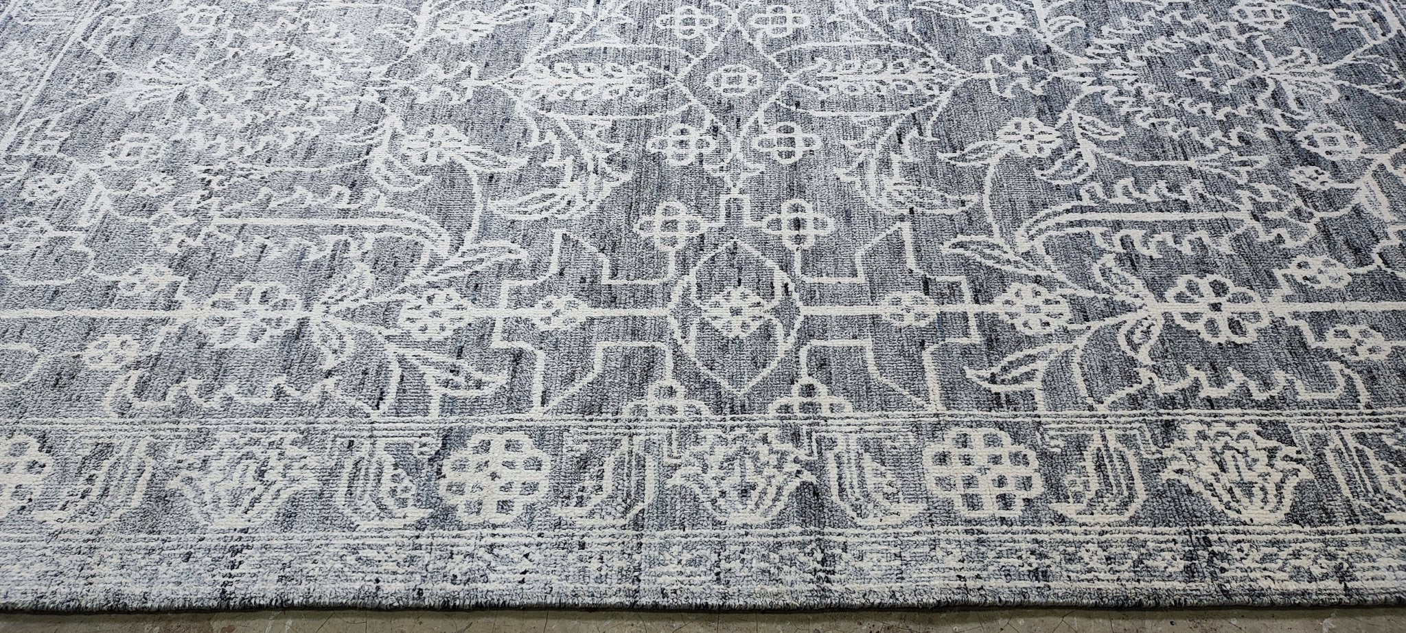 Terza 6x9 Grey & Ivory Floral Hand Knotted