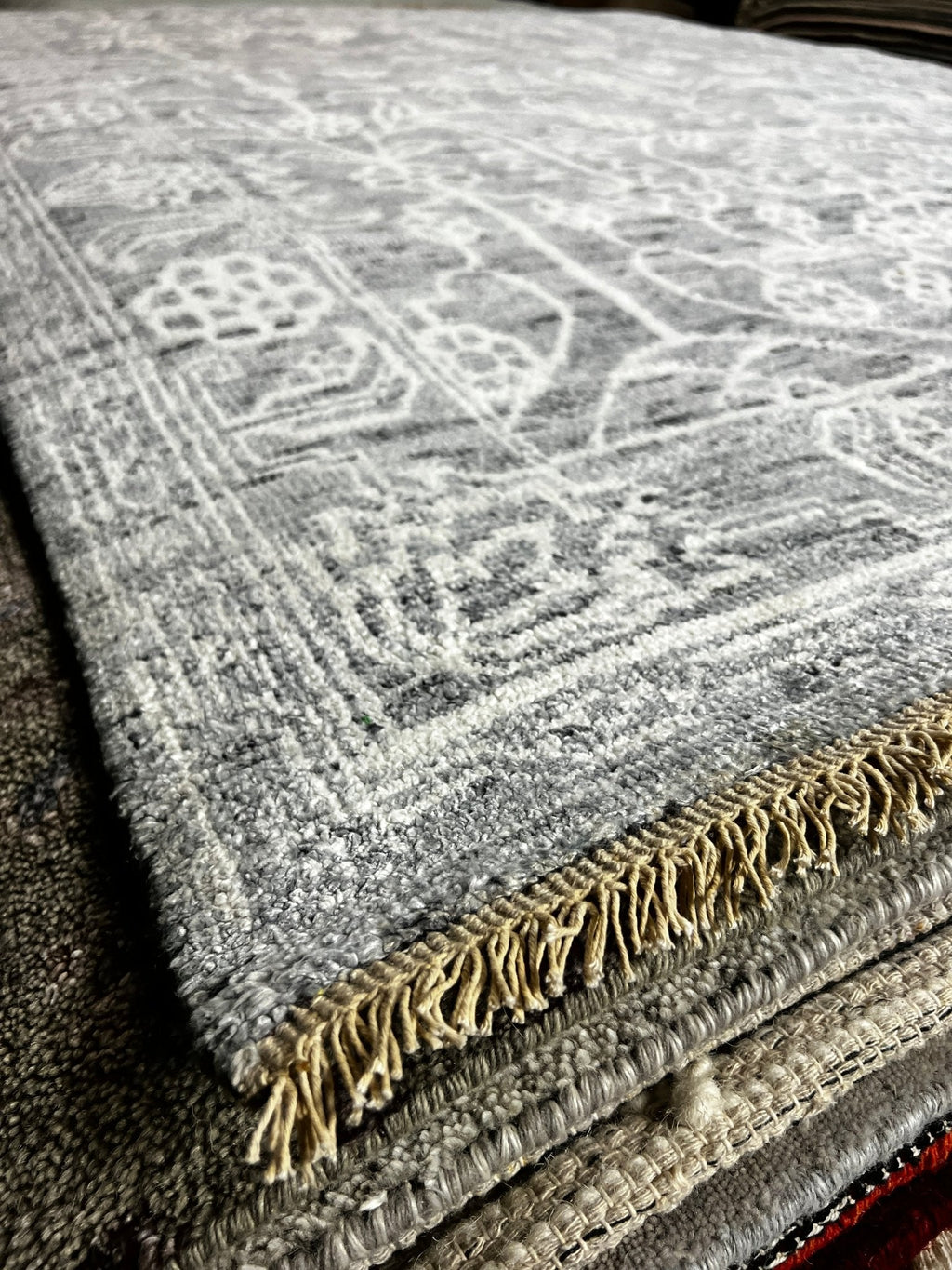 Terza 6x9 Grey & Ivory Floral Hand Knotted
