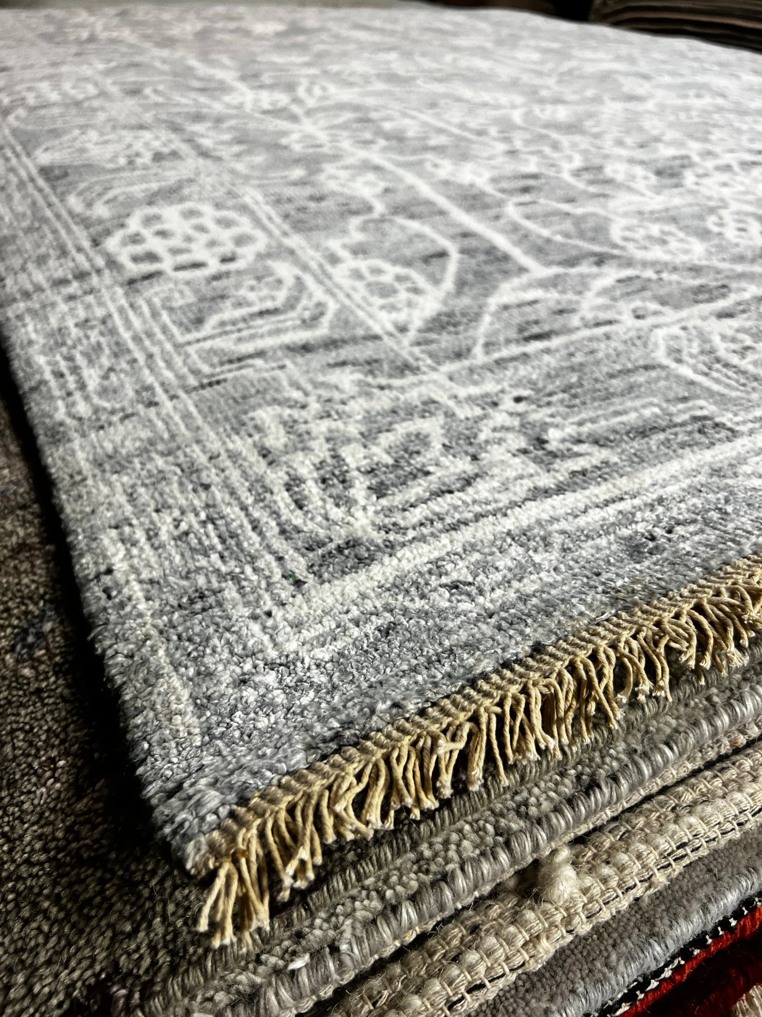 Terza 6x9 Grey & Ivory Floral Hand Knotted
