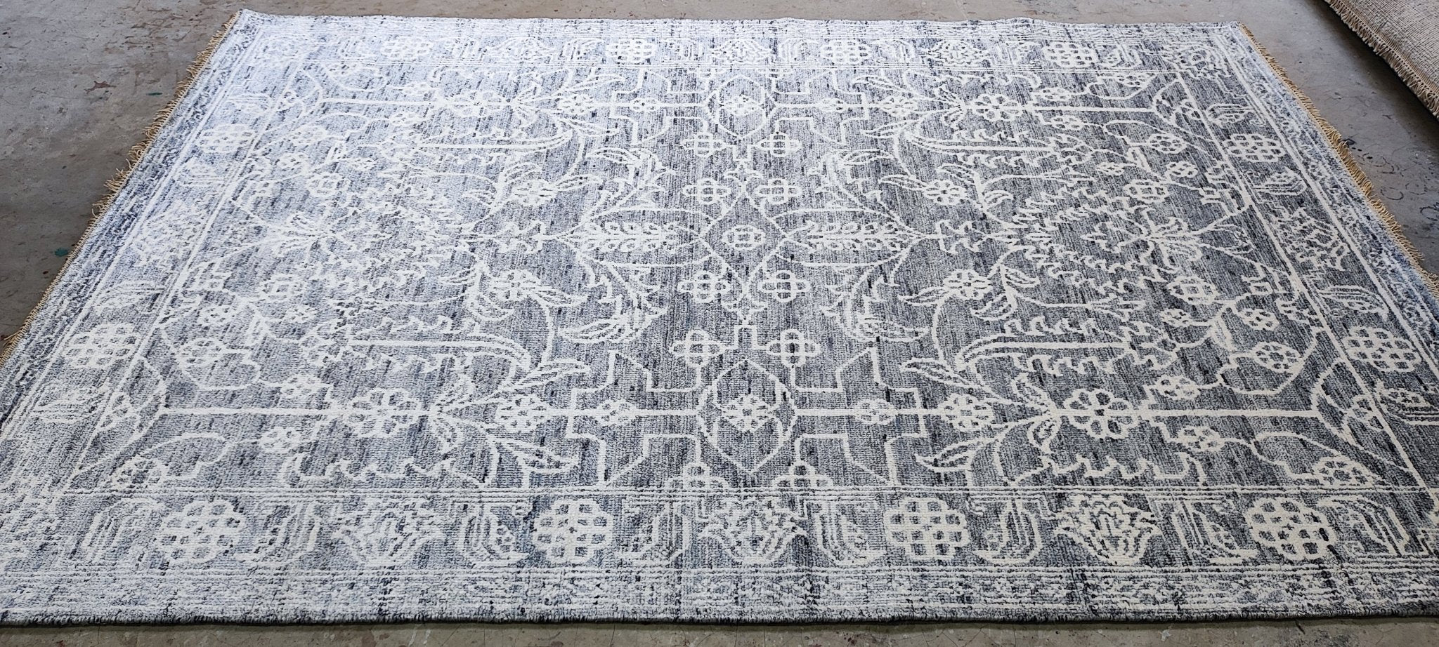 Terza 6x9 Grey & Ivory Floral Hand Knotted