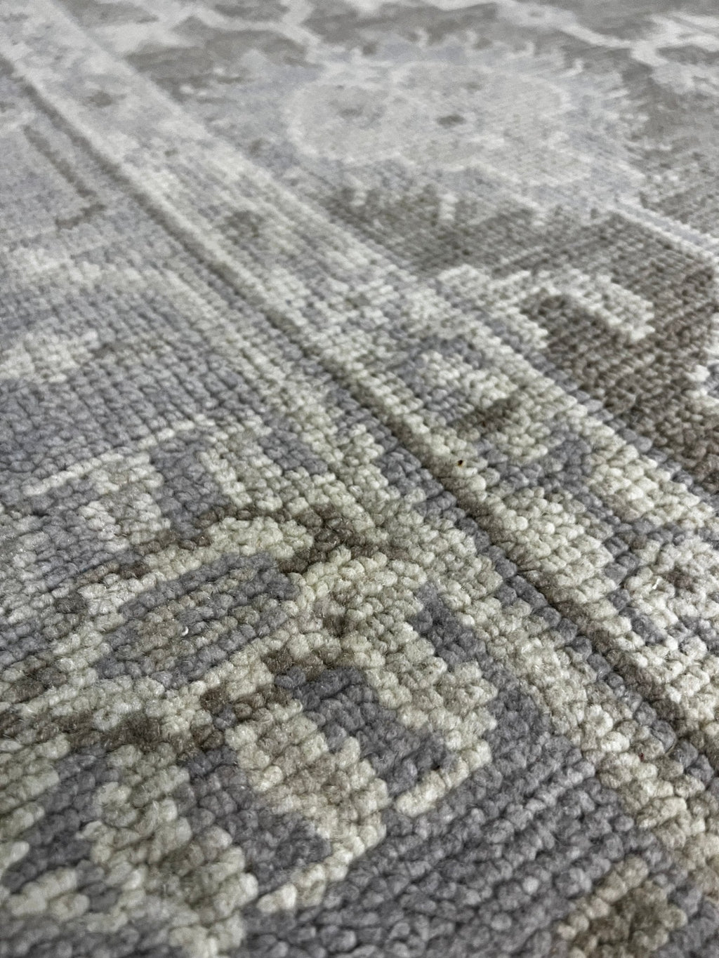Tyra Stanks 6x8.9 Silver and Grey Hand-Knotted Lichi Rug